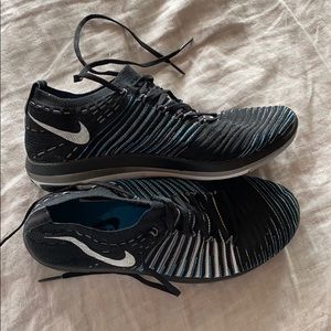 NIKE RUNNING SHOES -SIZE 6.5